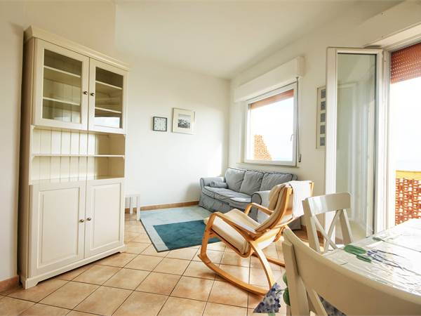 APPARTAMENTO TRE CAMERE FRONTE MARE