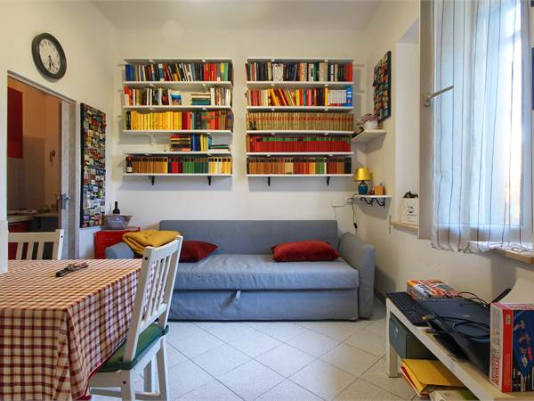 La tua casa a 20 mt dal Lungomare: indipendente, arredata con corte privata